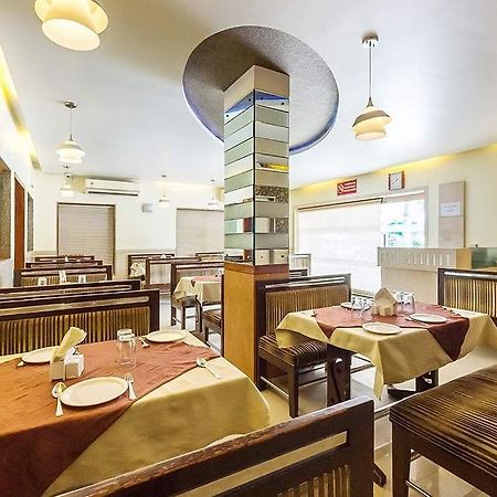 Hotel Corona Bharuch Eksteriør billede