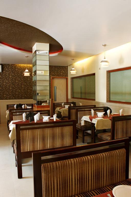 Hotel Corona Bharuch Eksteriør billede