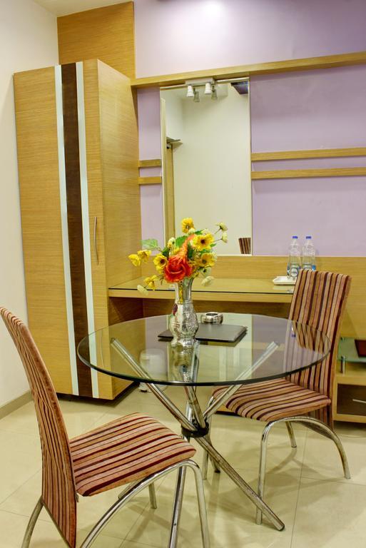 Hotel Corona Bharuch Eksteriør billede