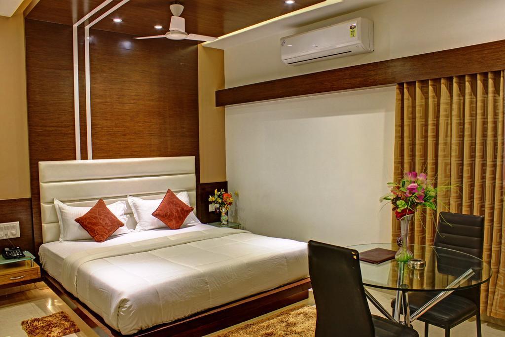 Hotel Corona Bharuch Eksteriør billede