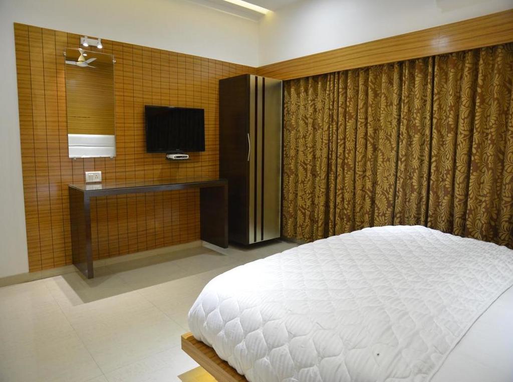 Hotel Corona Bharuch Værelse billede