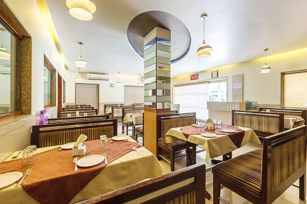 Hotel Corona Bharuch Eksteriør billede