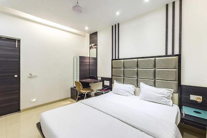 Hotel Corona Bharuch Eksteriør billede