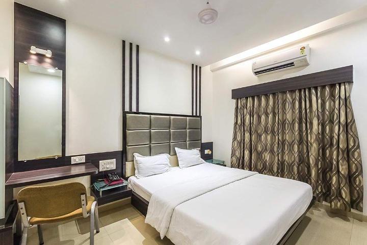 Hotel Corona Bharuch Eksteriør billede