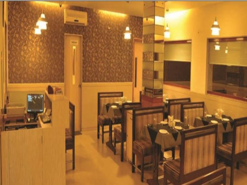 Hotel Corona Bharuch Eksteriør billede